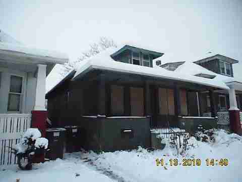 4393 Larchmont (2)_m.jpg